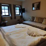 Hotel Modrasek *