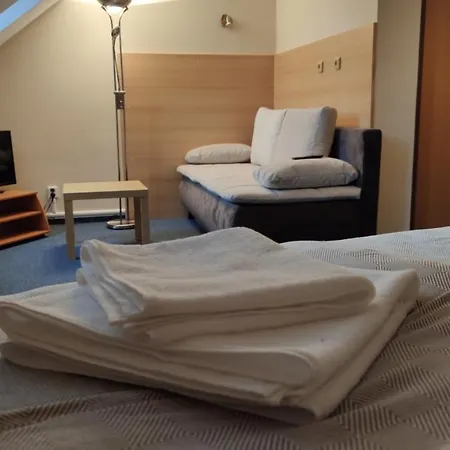 Modrasek Otel